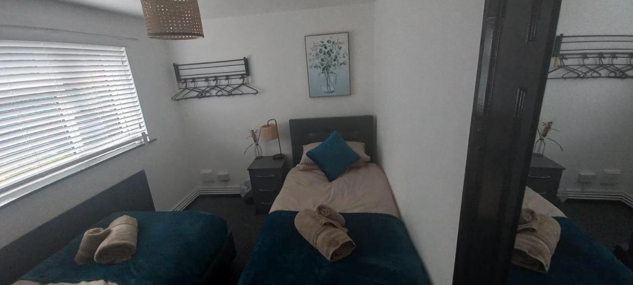 6-Min Walk To New Cross Parking Long Stay Discounts Wolverhampton Exterior photo