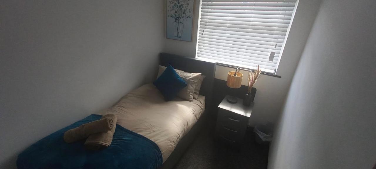6-Min Walk To New Cross Parking Long Stay Discounts Wolverhampton Exterior photo